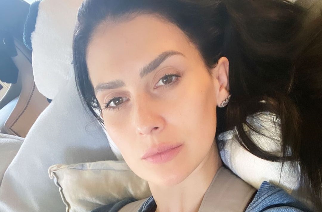 Hilaria-Baldwin-Wallpapers-Insta-FIt-Bio-5