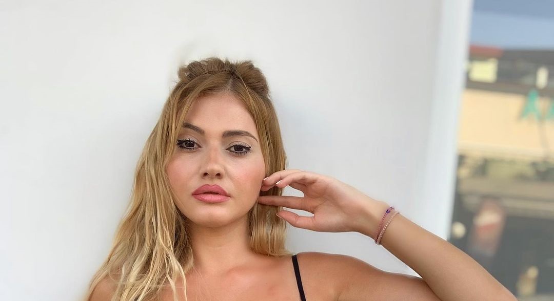 Niki-Papadopoyloy-Wallpapers-Insta-Fit-Bio-19