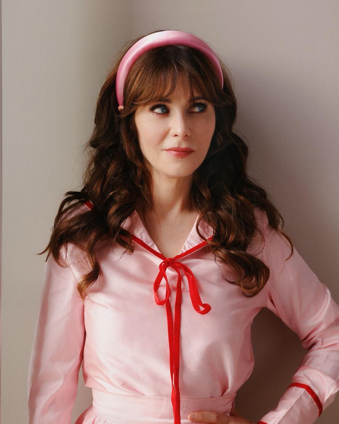 Zooey Deschanel - Bio, Age, Height, Wiki